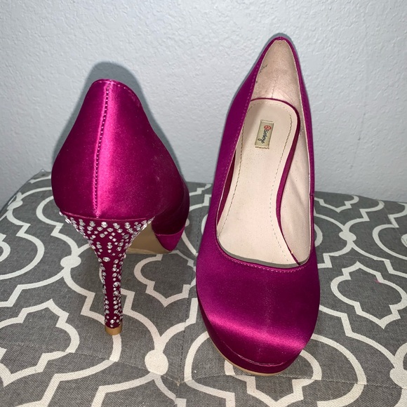 Isenboye Pink satin jeweled high heel shoes - Picture 4 of 8